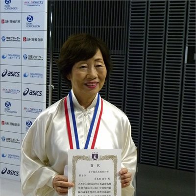 「第35回全日本武術太極拳選手権大会」 奈良橋選手がミスをしたのを見たことが有りません! いつも完璧な演武です。9、15の高得点で見事優勝です! 「女子楊式太極拳」の部 初優勝おめでとうございます!!!